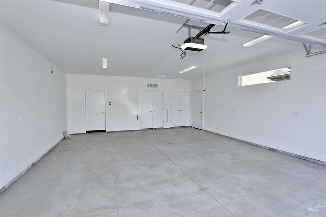 Building Photo - 10635 W Bell Fountain Dr