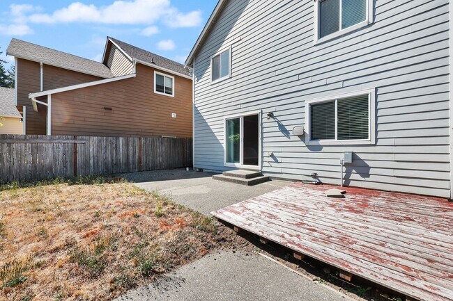 Building Photo - 4335 17th Way NE