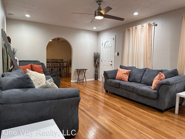 Building Photo - 3 br, 1.5 bath House - 3714 Yale Street