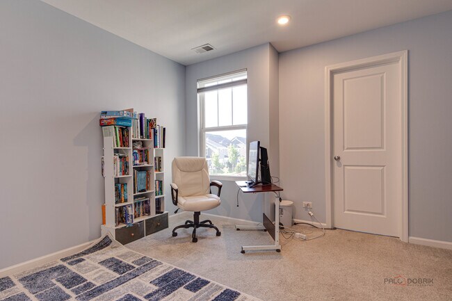 Building Photo - 573 Watercress Dr