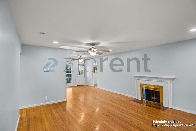 Building Photo - 3848 James Ave