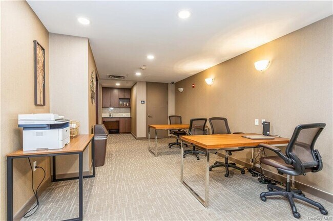 Building Photo - 10 City Pl