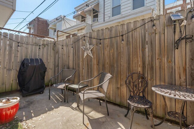 Building Photo - 2992 Tilton St