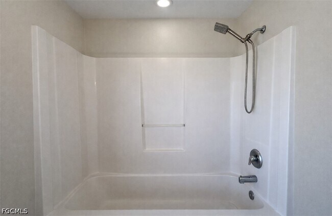 Building Photo - 2010 NE 13th Pl