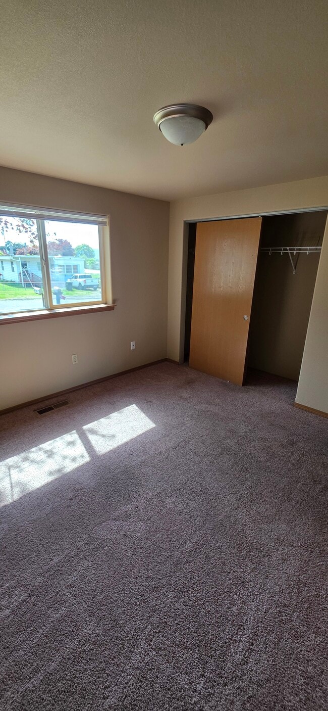 Building Photo - NE Timberlake