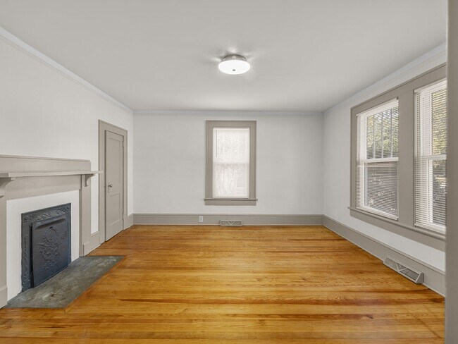 Building Photo - Downtown Greer Charmer: Spacious 3-Bed, 2 BA Home with Screened Porch, Carport & Hardwoods, NO AP...