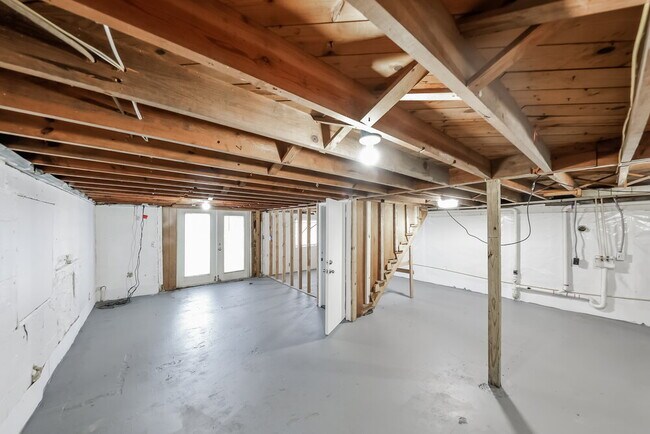 Building Photo - 2568 Forestdale Blvd