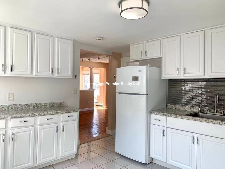 Building Photo - 60 Linwood St