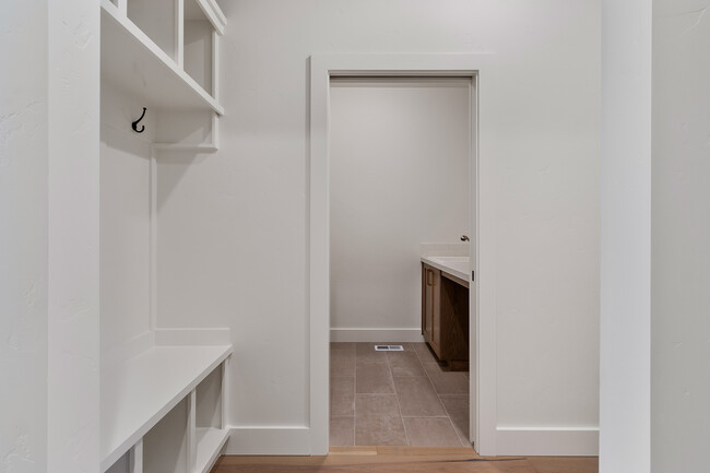 Building Photo - 4646 S Selatir Way