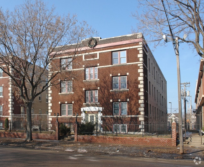 Primary Photo - 1818 Park Ave S