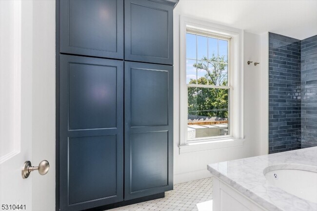 Building Photo - 63 Park St