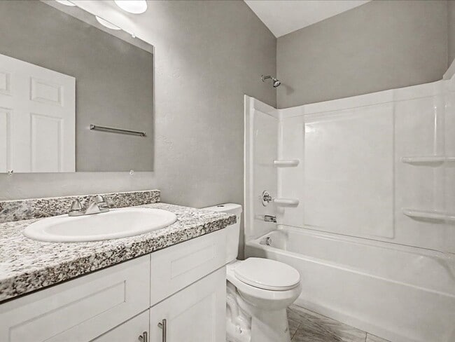 Building Photo - PRICE REDUCTION!  $500 OFF FIRST FULL MONTH'S RENT!