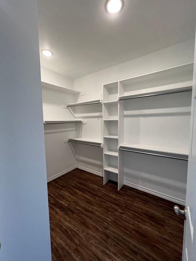 Building Photo - 127/129 Village North Circle