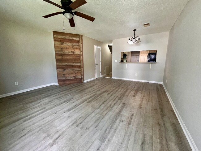 Building Photo - 214 Plantation Rd