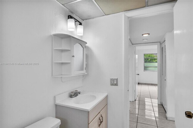 Building Photo - 325 NW 72nd Ave