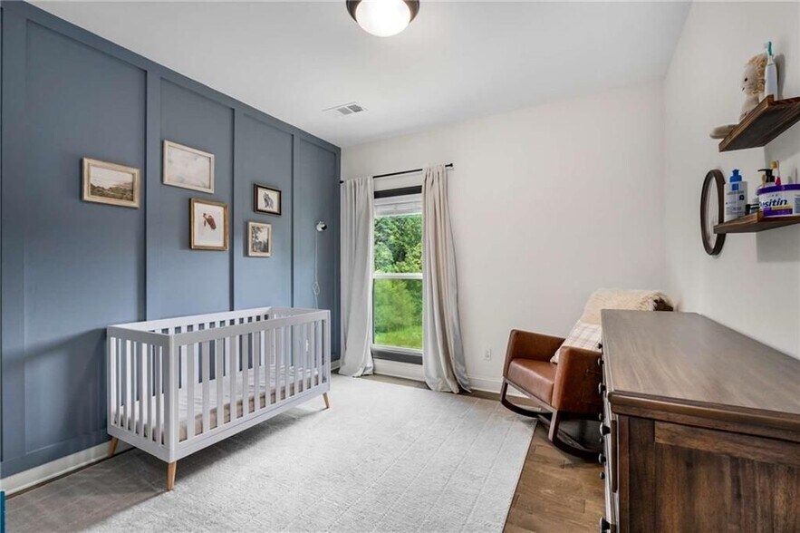 Building Photo - 520 Walden Glen Ln