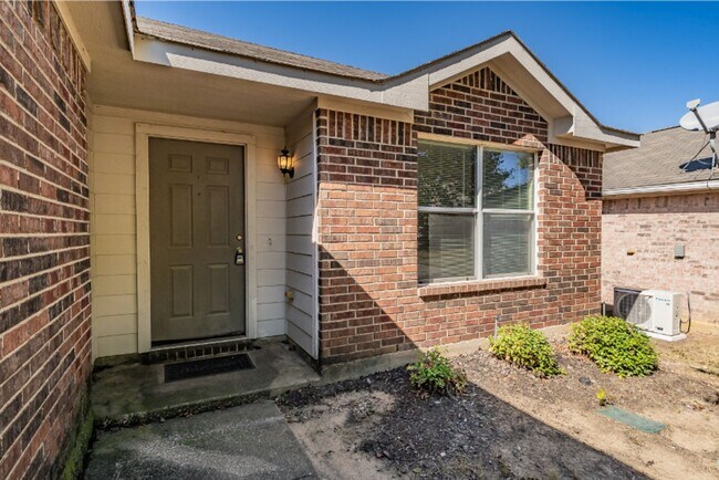 Building Photo - 10325 Bear Hollow Dr