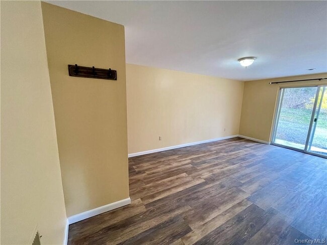 Building Photo - 5 Frances Dr