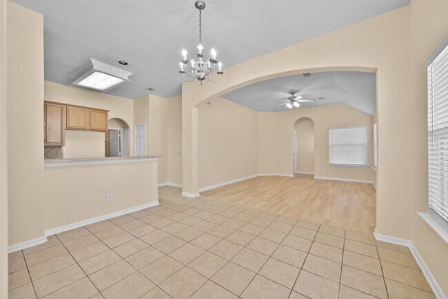 Building Photo - 12119 Lakewood Villa Dr