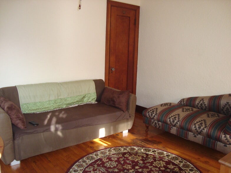 Sofa/futon - 2748 C St