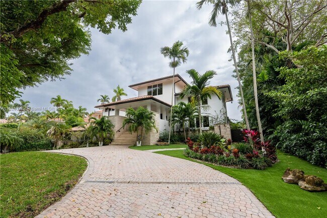 Building Photo - Amazing 2 Story House in Coral Gables