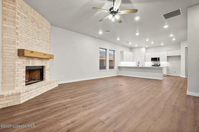 Building Photo - 10704 Beaufort Ave