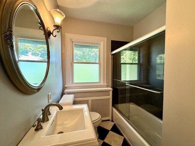 Building Photo - 505-507 W McMillan