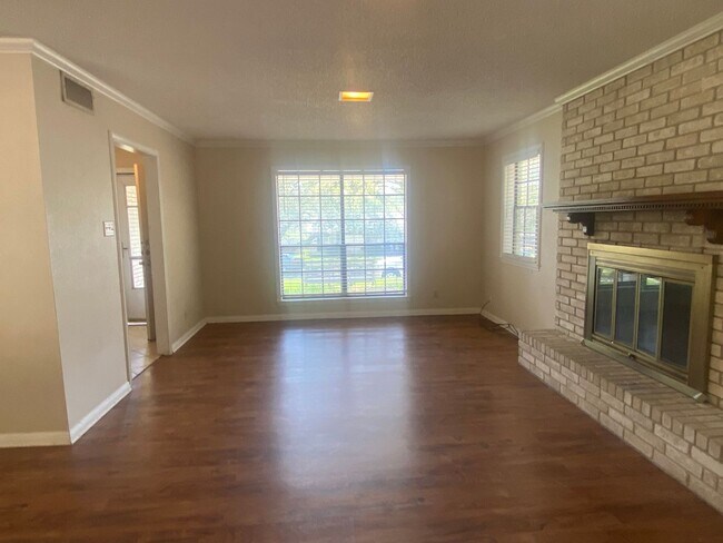 Building Photo - LARGE 4 BEDROOM BELTON ISD