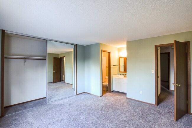 Building Photo - 3355 Mirage Dr