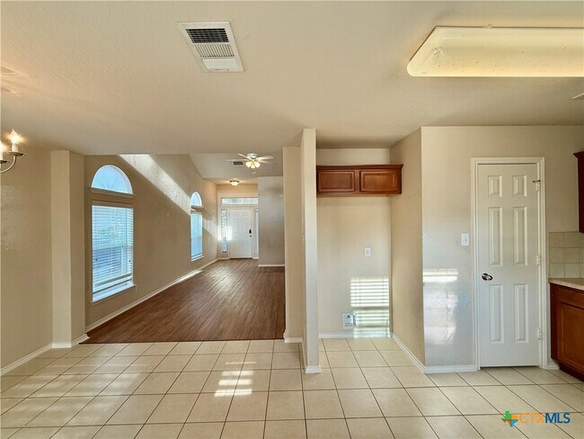 Building Photo - 558 Briggs Dr