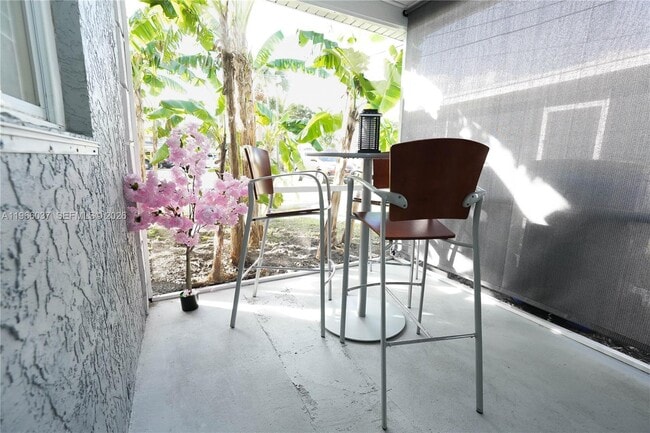 Building Photo - 742 Granada St