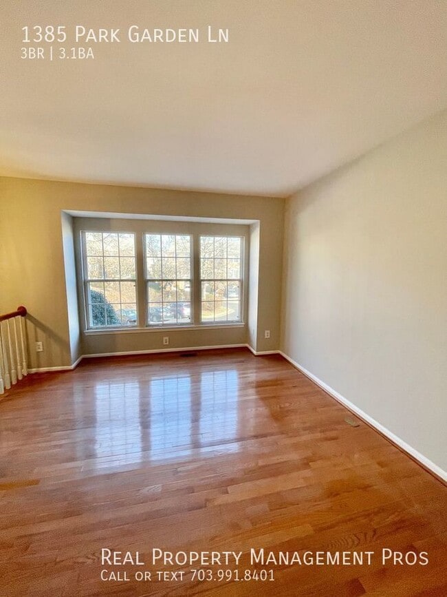 Building Photo - 1385 Park Garden Ln