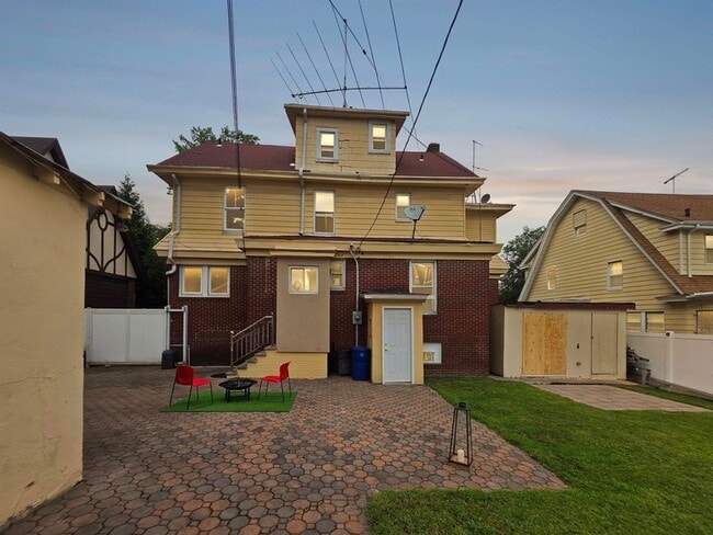 Building Photo - 86 Keer Ave