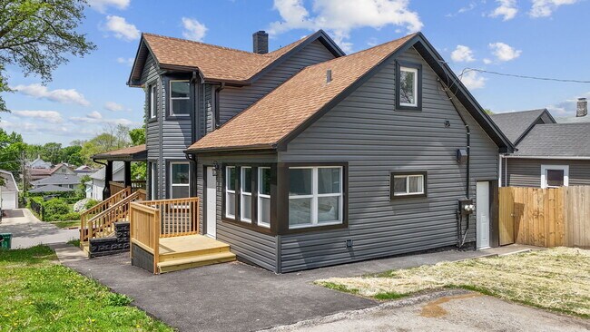 Building Photo - 132 Akin Ave
