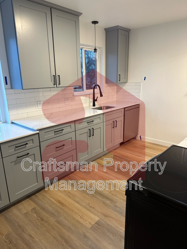 Building Photo - 2697 Glenmare St