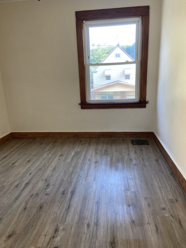 Building Photo - 3929 Clybourne Ave