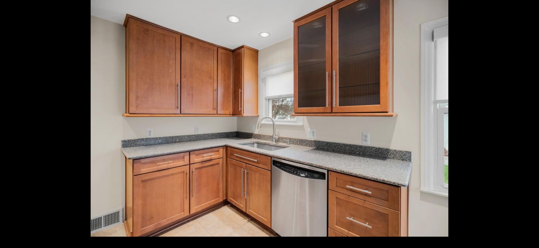 Building Photo - 4252 Mandalay Ave