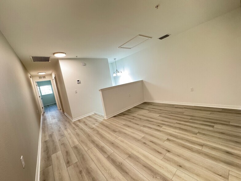 Building Photo - 9093 Gervais Cir