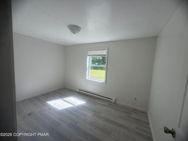 Building Photo - 2186 Spring Dr