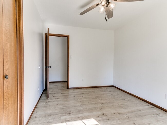 Building Photo - Clador