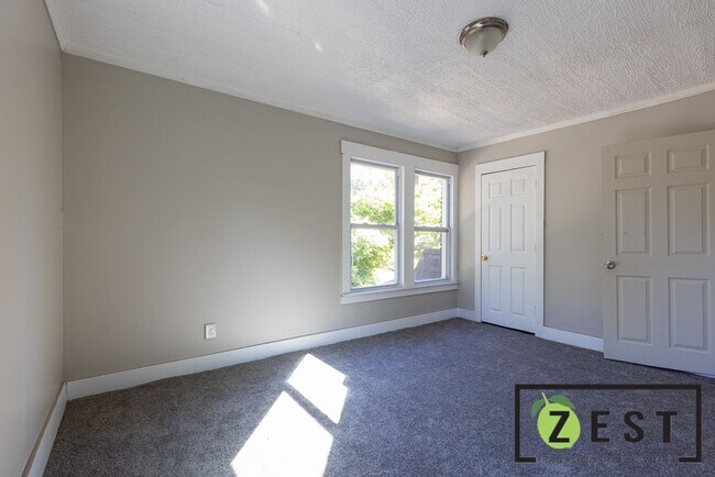 Building Photo - WELCOME TO YOUR FAVORITE 3Bedroom Home! SA...