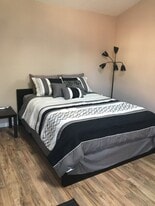 Building Photo - 283 McCreery Ave