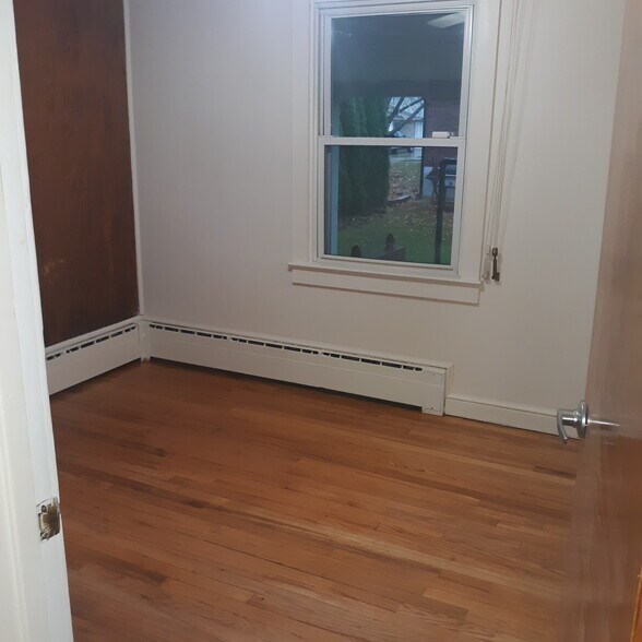 Building Photo - 2250 Siegfried Ave