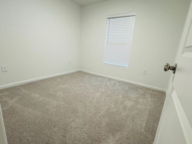 Building Photo - Home For Rent in Haines City with 4 Bedrooms and 2 Baths