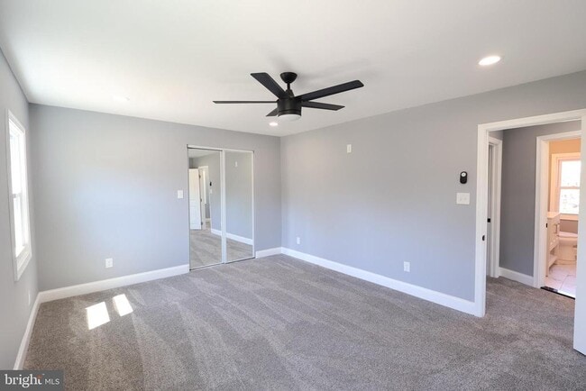 Building Photo - 5110 Kenwood Ave