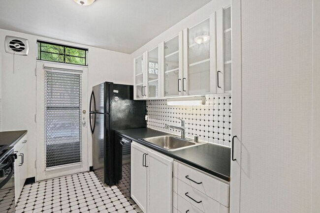 Building Photo - 1285 Delaware Ave SW