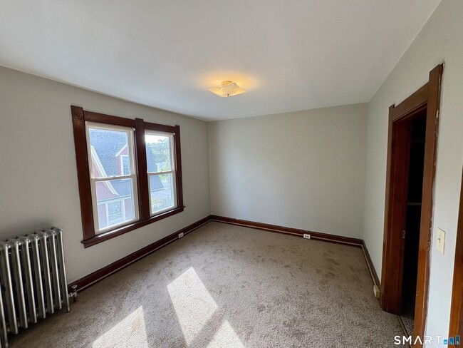 Building Photo - 37 Hungerford Ave