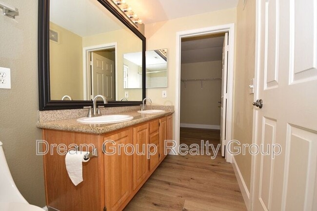 Building Photo - 8555 W Russell Rd