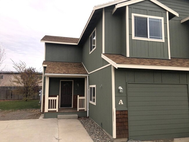 Building Photo - 404 River Ave