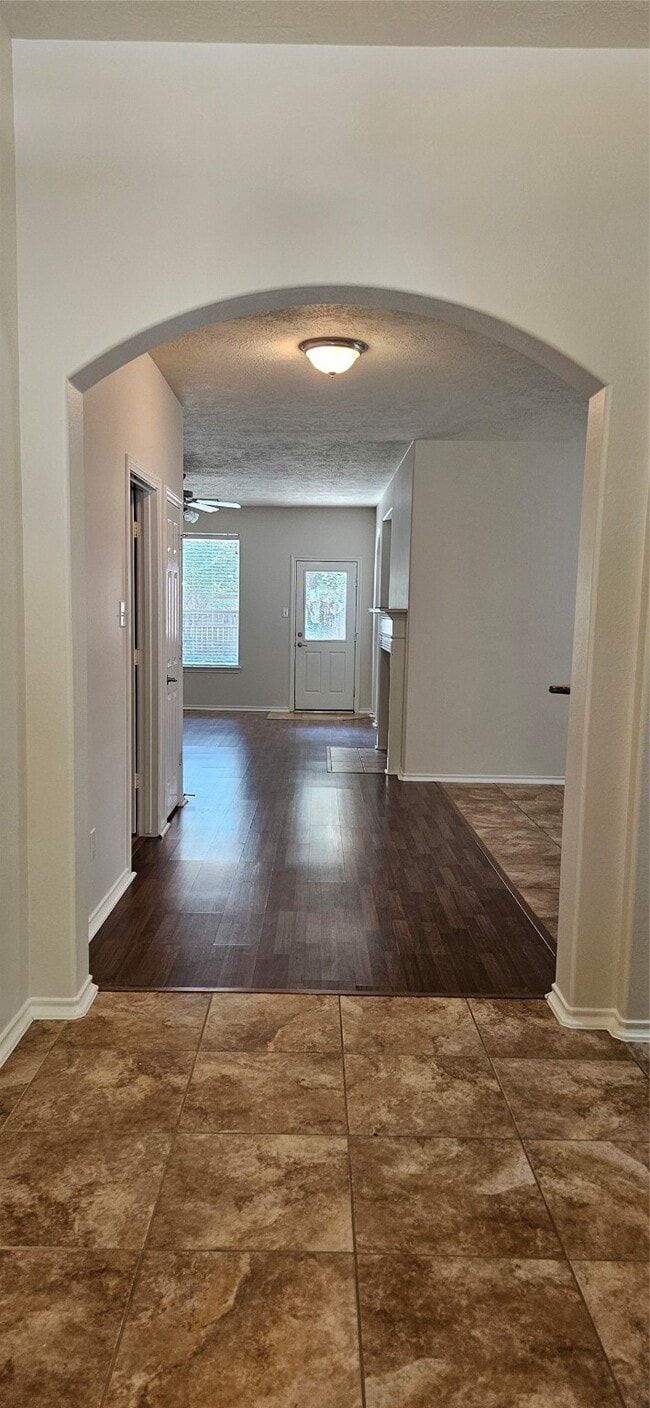 Building Photo - 23319 W Pine Ivy Ln